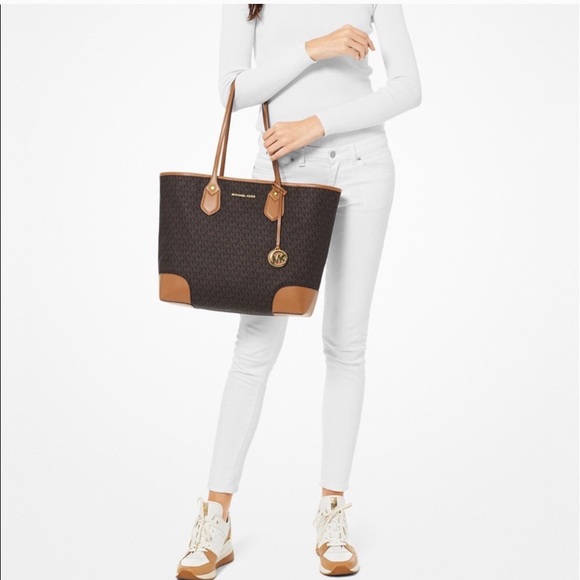 🤩SOLD🤩🎄🎉SPECIAL MICHAEL KORS TOTE W/wristlet - Picture 8 of 8